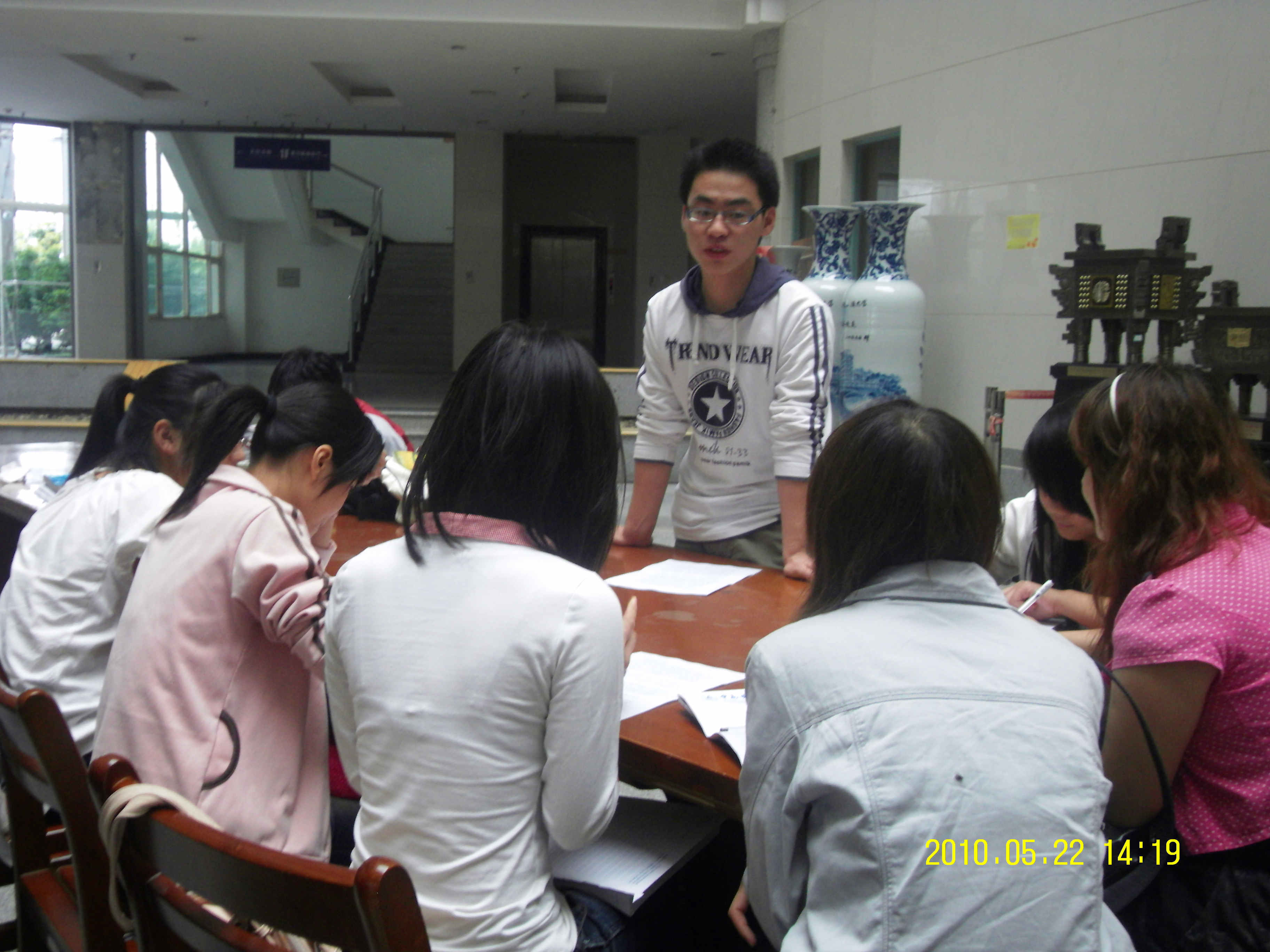 我院09级党小组召开关于正确面对大学生心理压力的讨论会